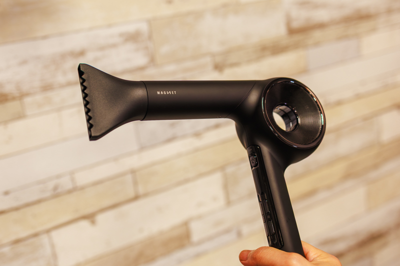 マグネット ヘアプロ ドライヤー ゼロプラス　クールなブラックモデル。メンズにもおすすめです。